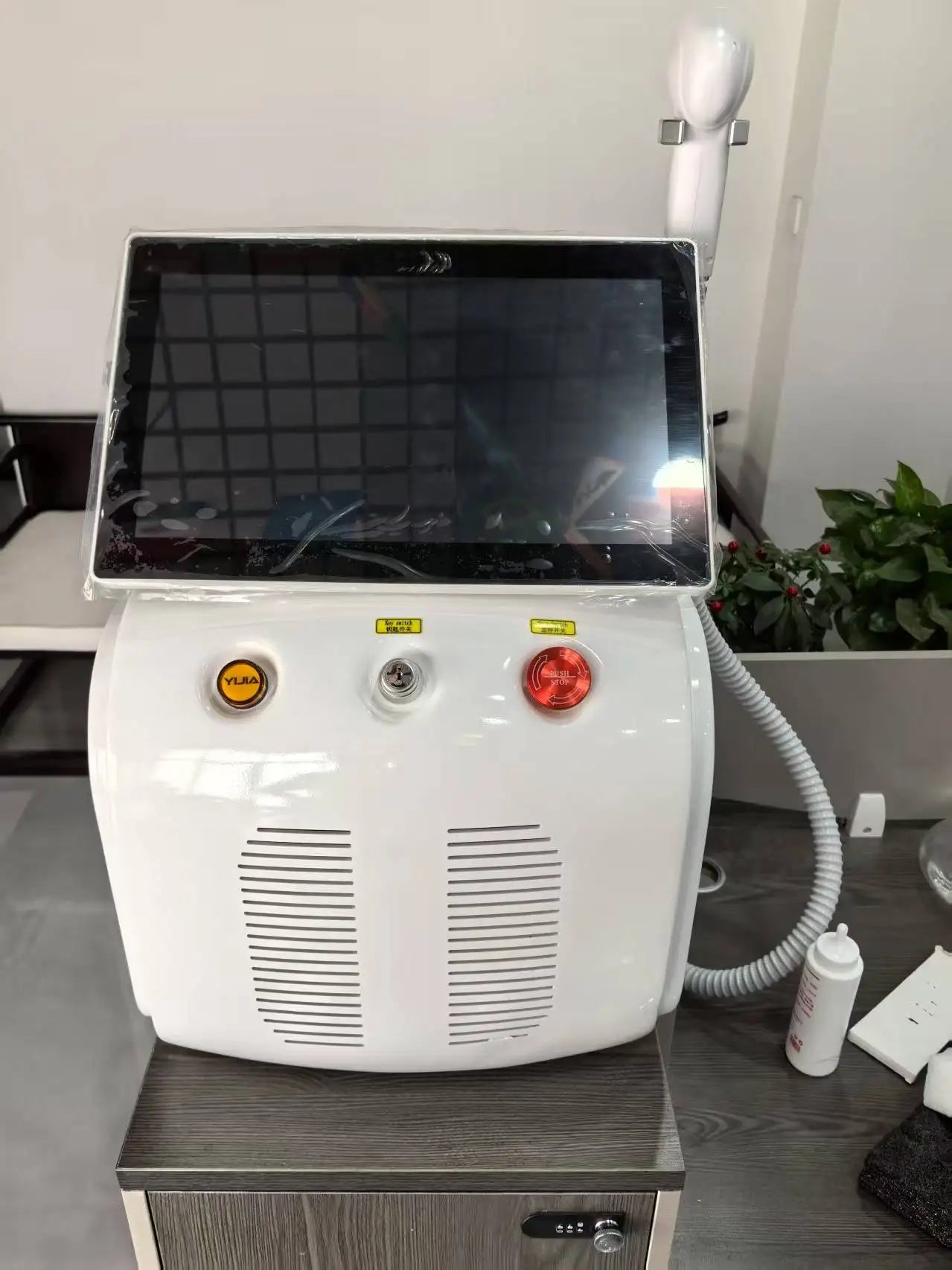 BOMP 808nm Diode Laser Hair Removal Device With Ice Cooling Head